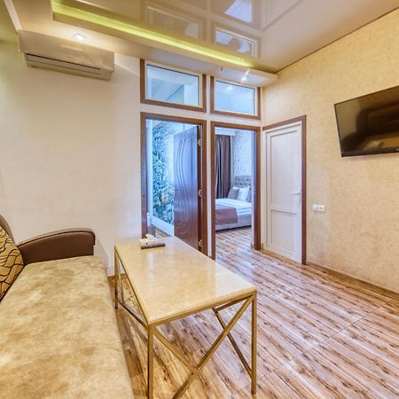 Aleppo Hotel Erevan Esterno foto