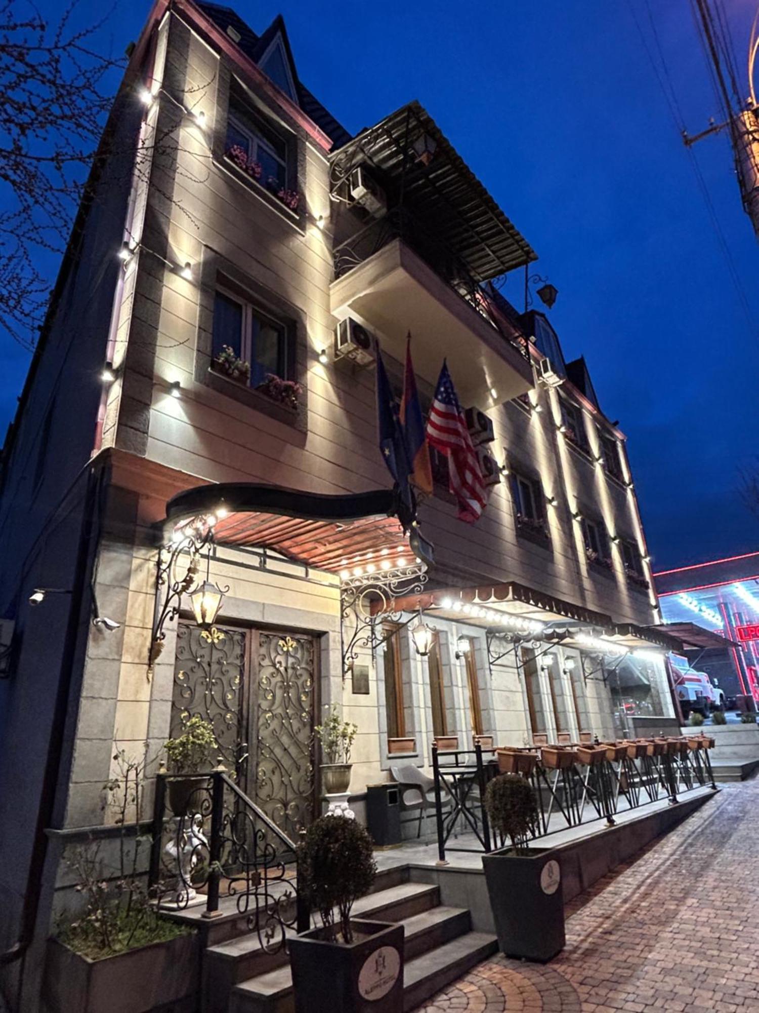 Aleppo Hotel Erevan Esterno foto