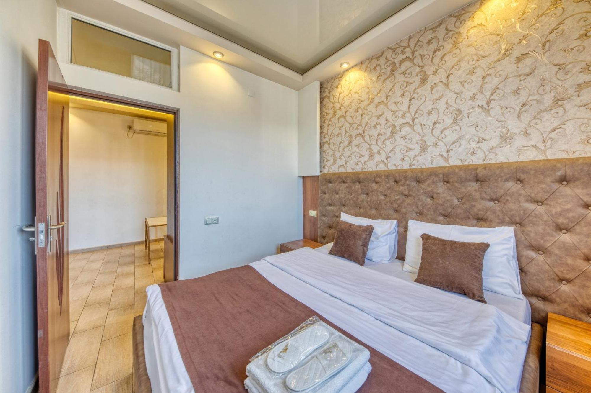 Aleppo Hotel Erevan Esterno foto