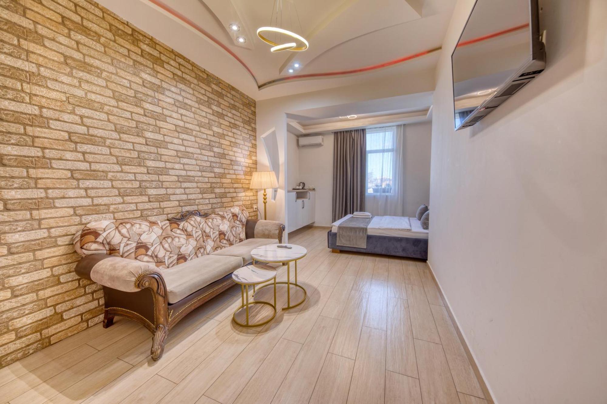 Aleppo Hotel Erevan Esterno foto