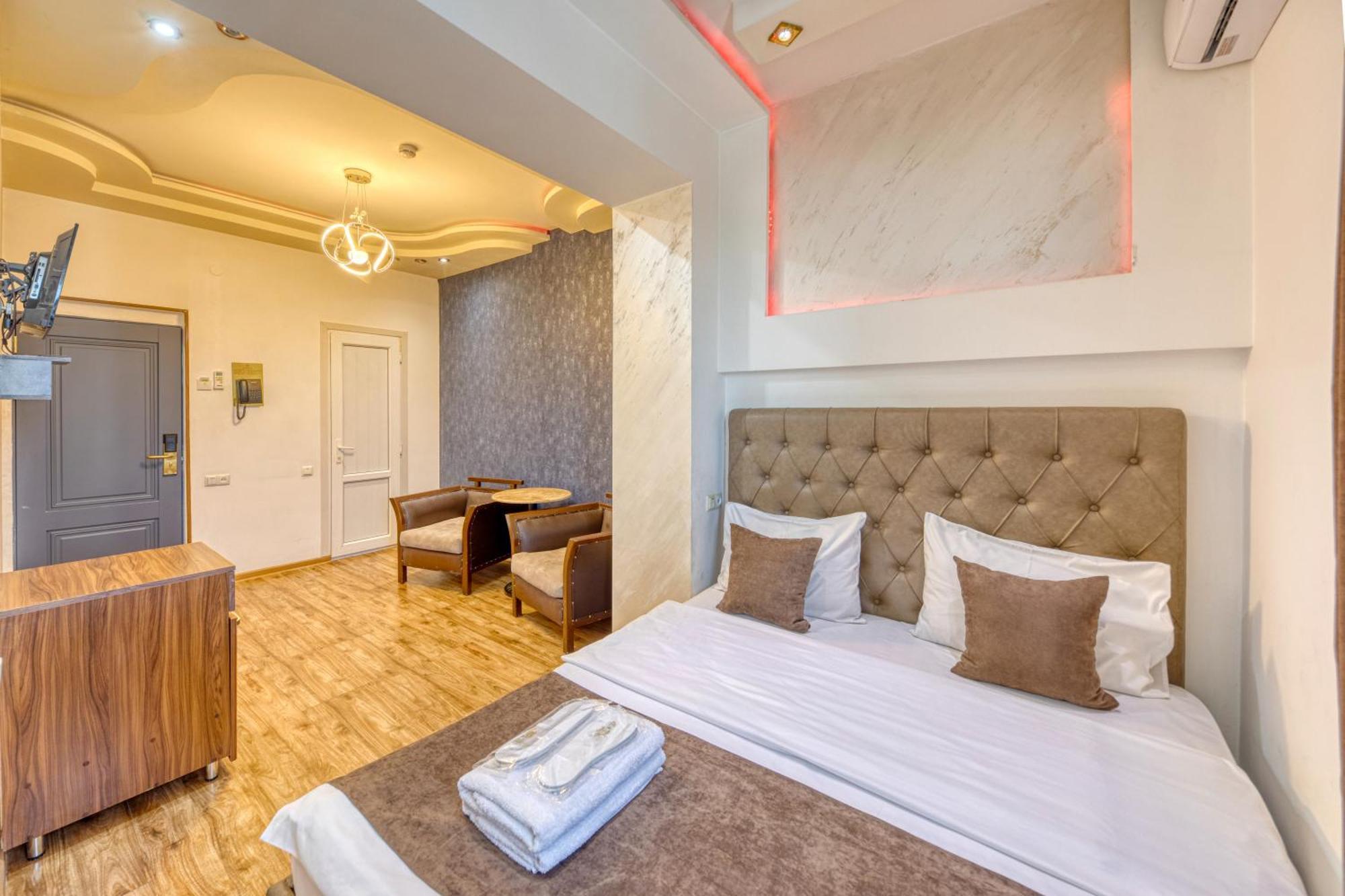 Aleppo Hotel Erevan Esterno foto