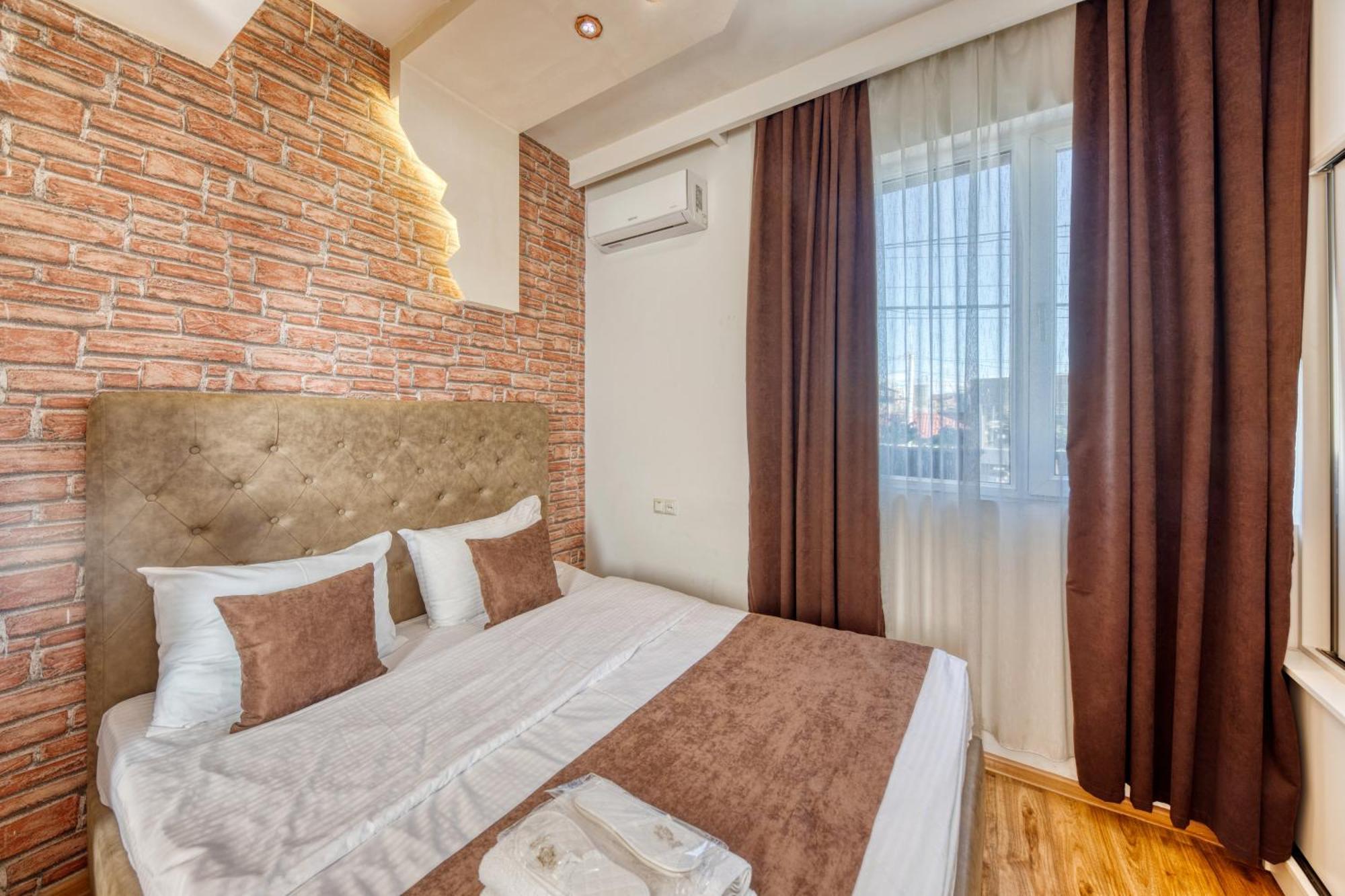 Aleppo Hotel Erevan Esterno foto