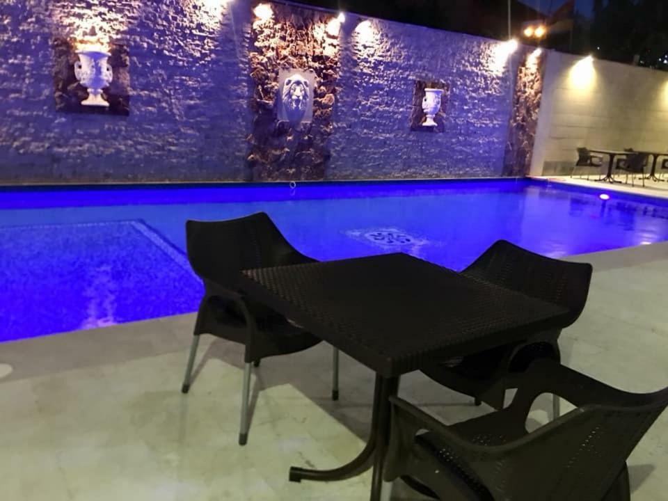 Aleppo Hotel Erevan Esterno foto